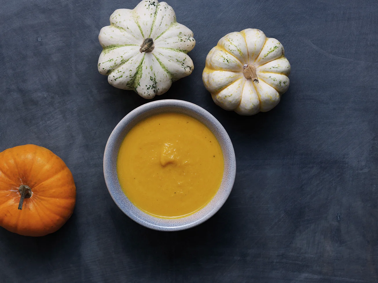 Sopa fría de calabaza y naranja con cúrcuma