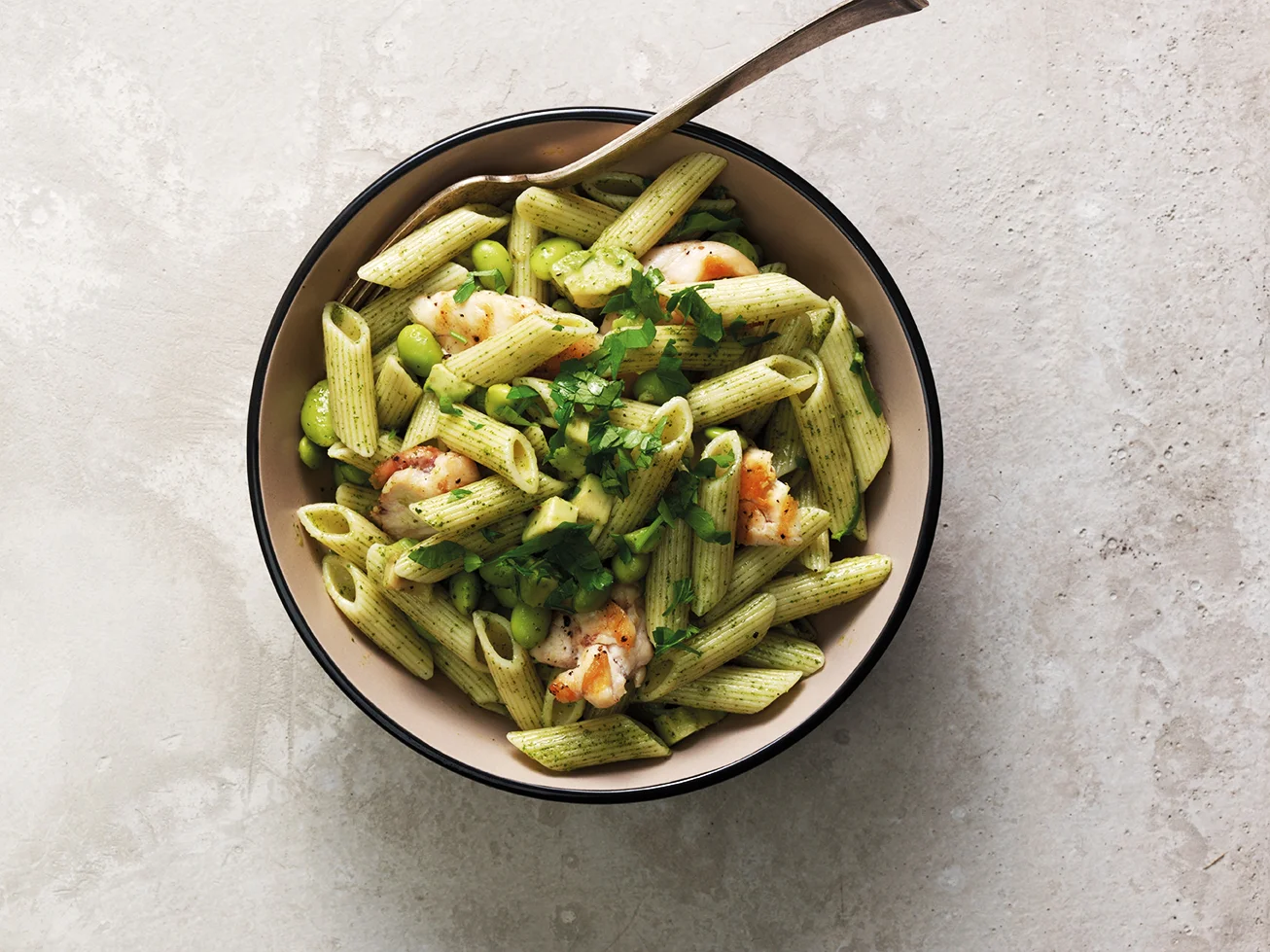 Salada de Massa e Frango grelhado com Pesto e Edamame