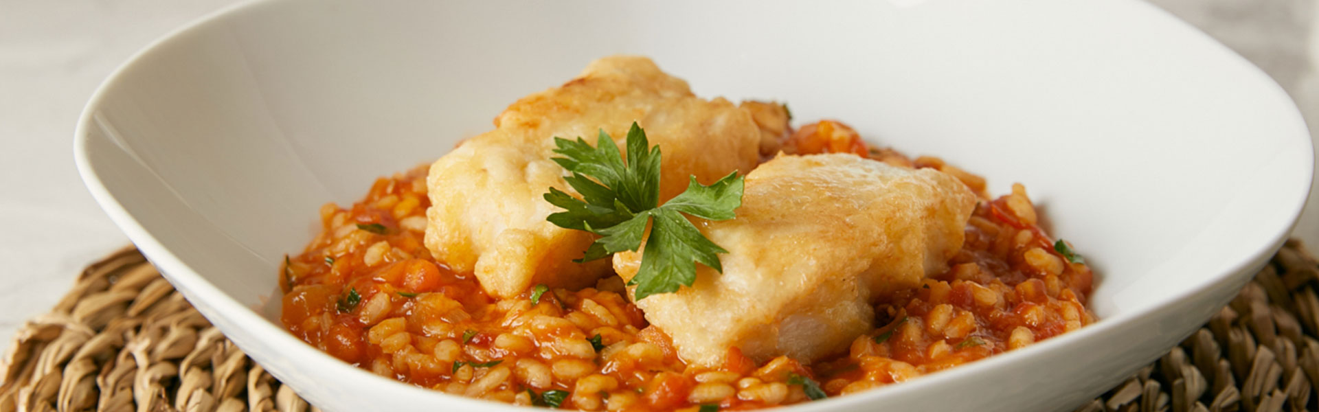 Arroz de tomate com filetes de pescada